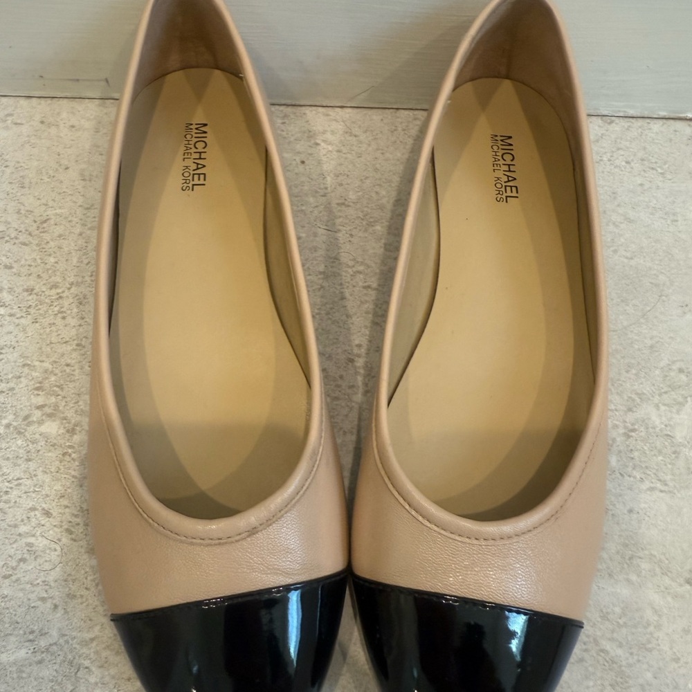 Michael Kors Women's Beige and Black Flats